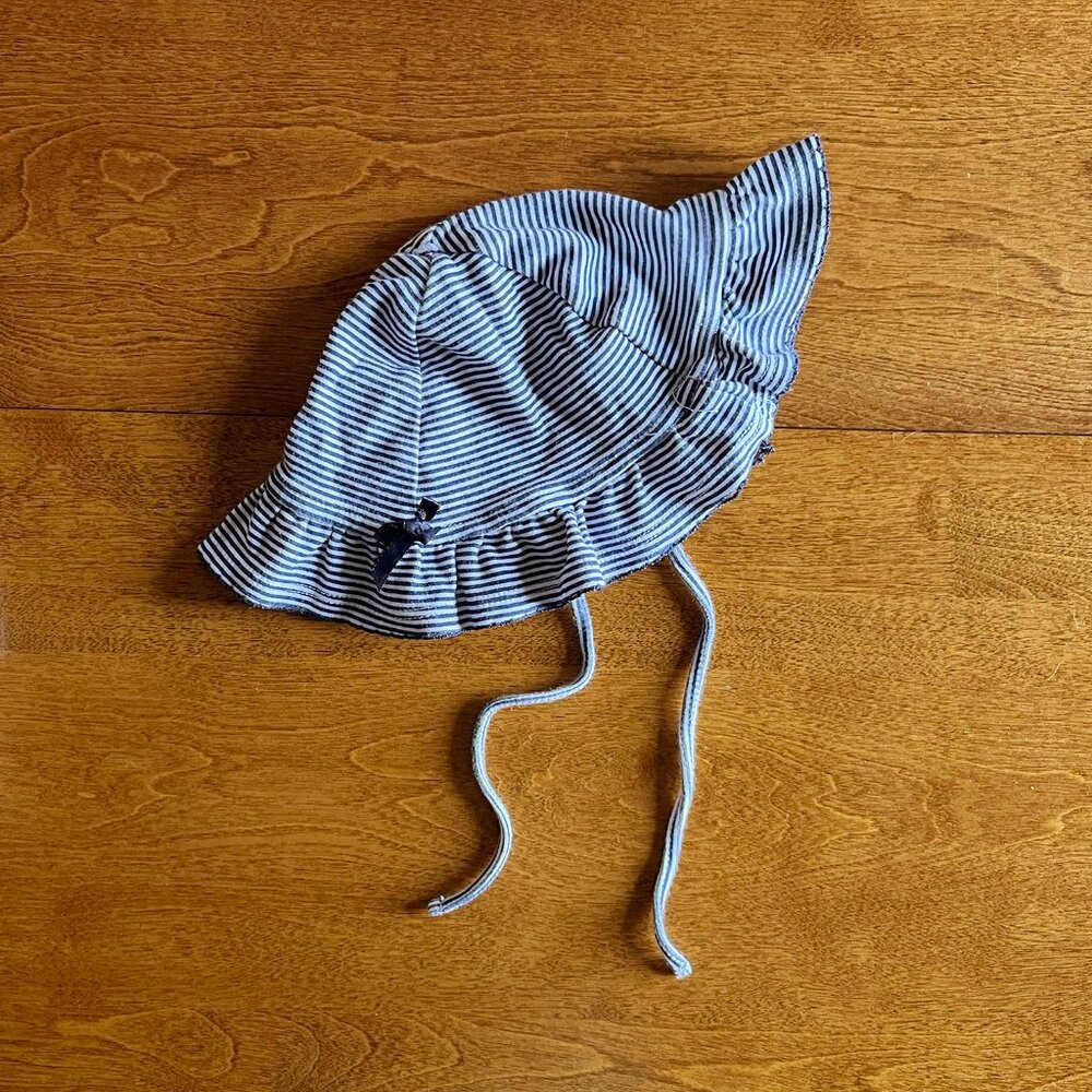 Macy's blue and white stripe baby sun hat 6-9m